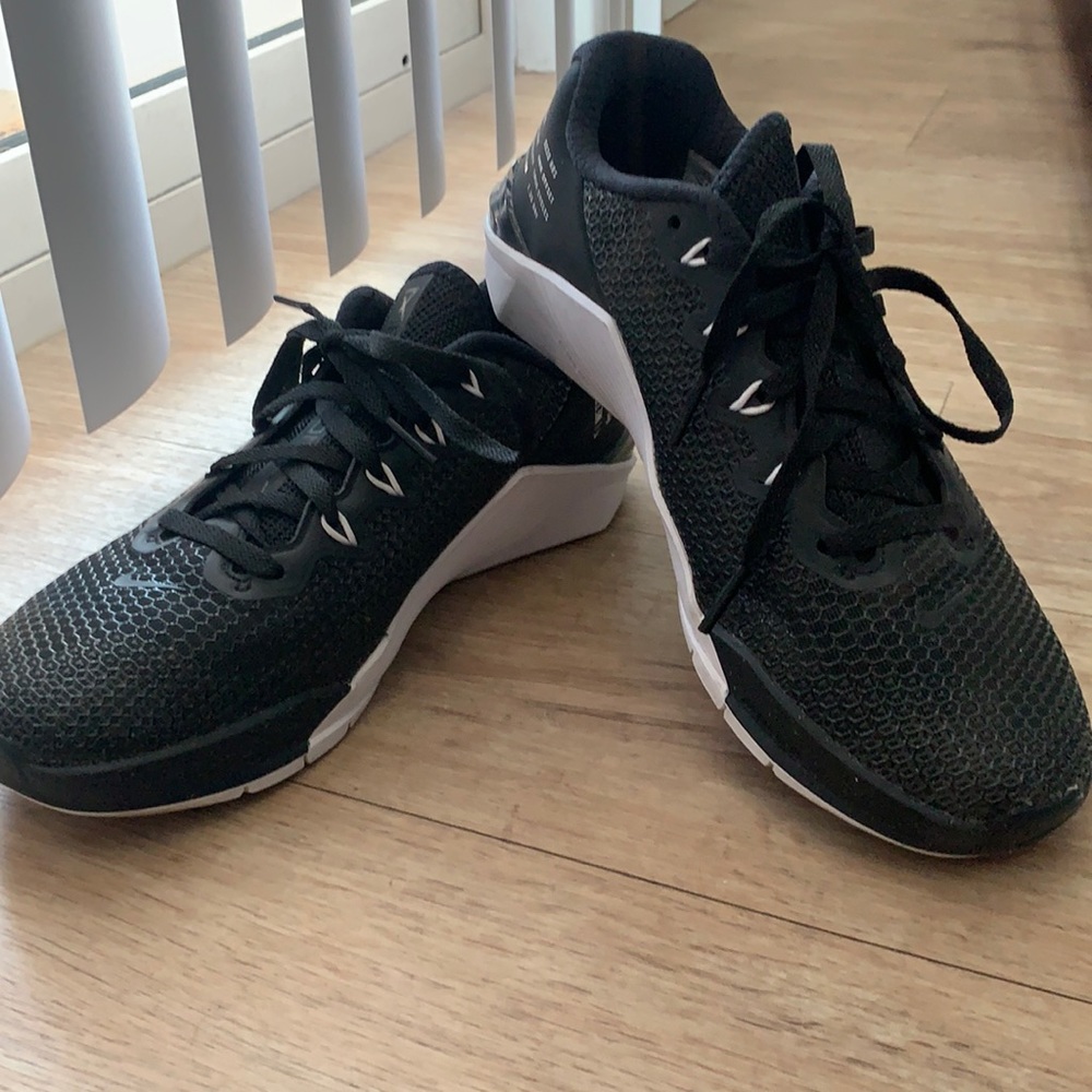 New Women’s Nike Metcon 5